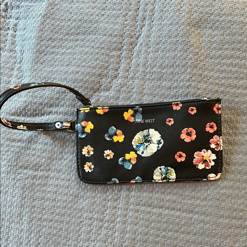 Nine West Black Floral Wristlet